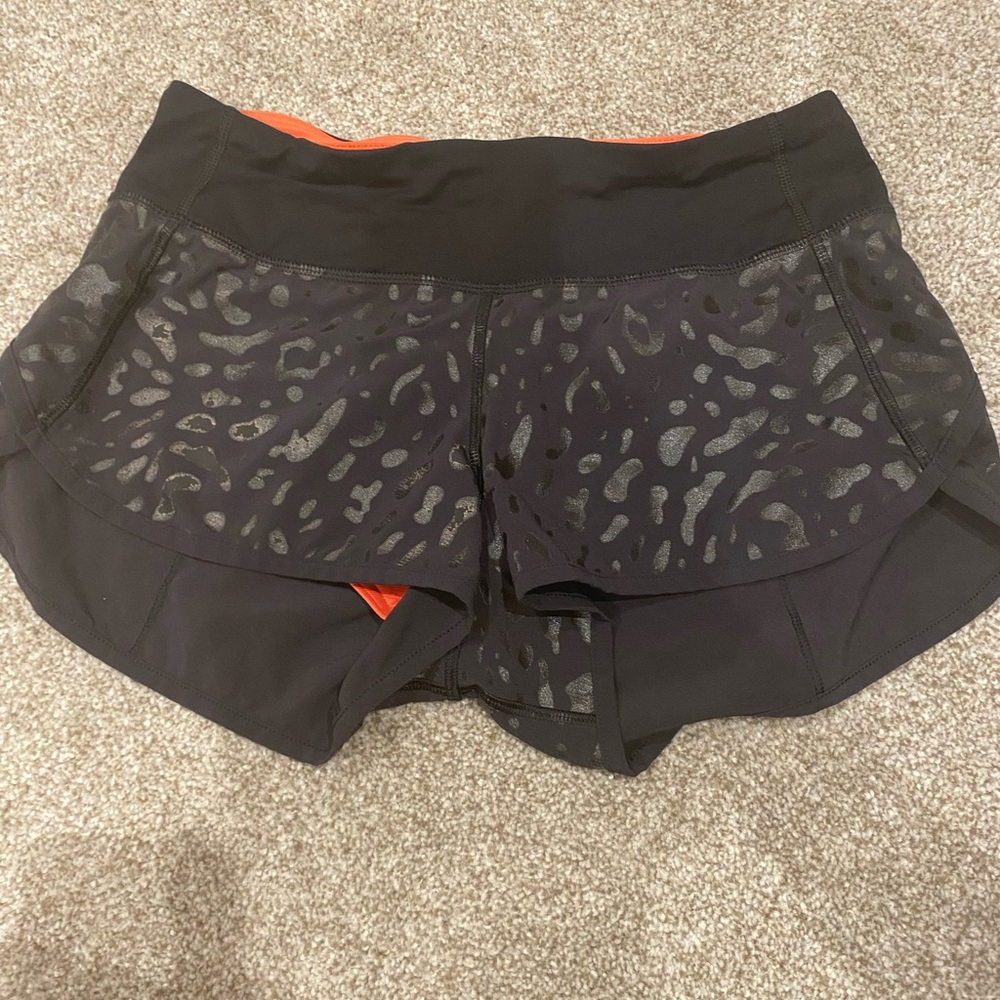 Lululemon,2.5’ cheetah print speed up shorts